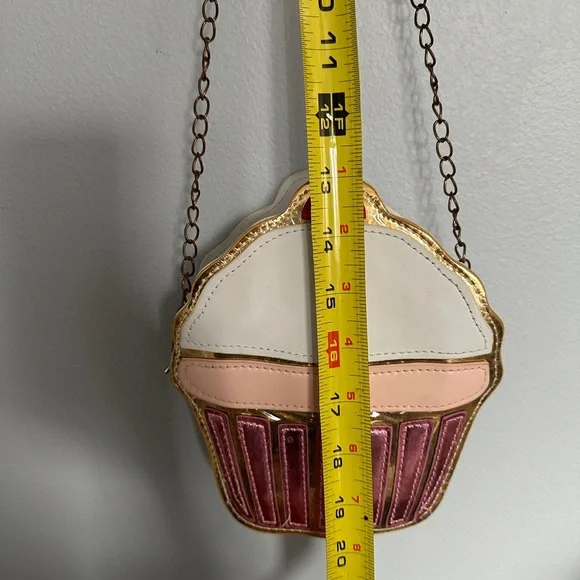Cupcake Crossbody Bag - Picture 5 of 6